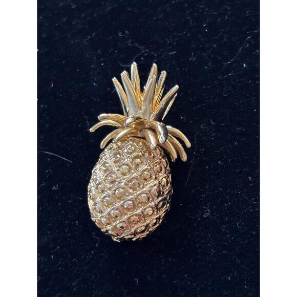 Vintage Gold-Tone Pineapple Brooch Pin With Textured Design - Picture 5 of 6